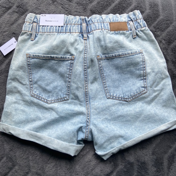 Paper Bag Mom Shorts - Picture 2 of 3